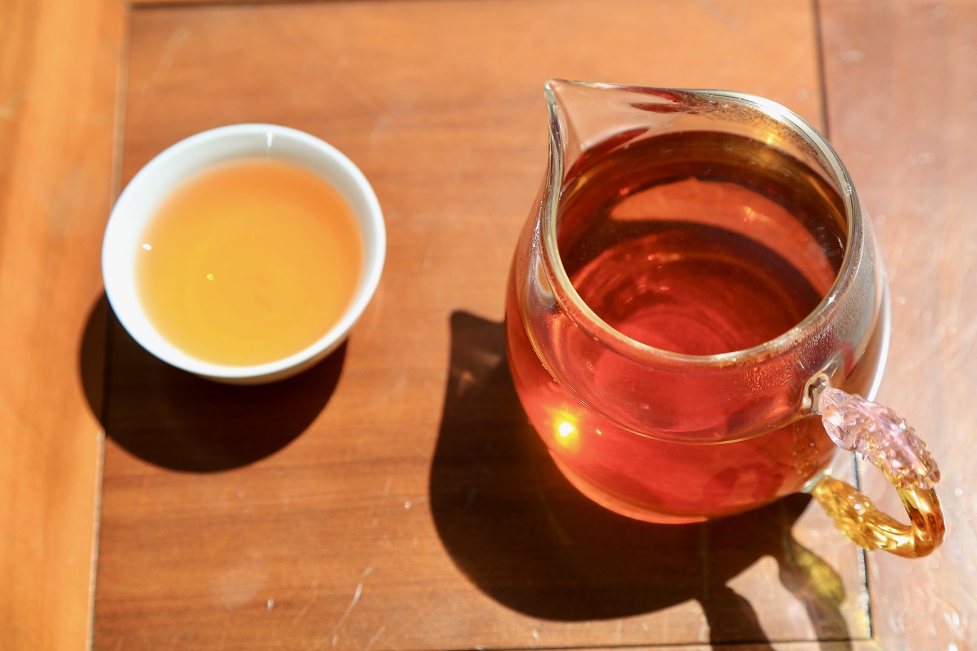 紅烏龍茶湯色澤如紅茶，入口卻有烏龍韻