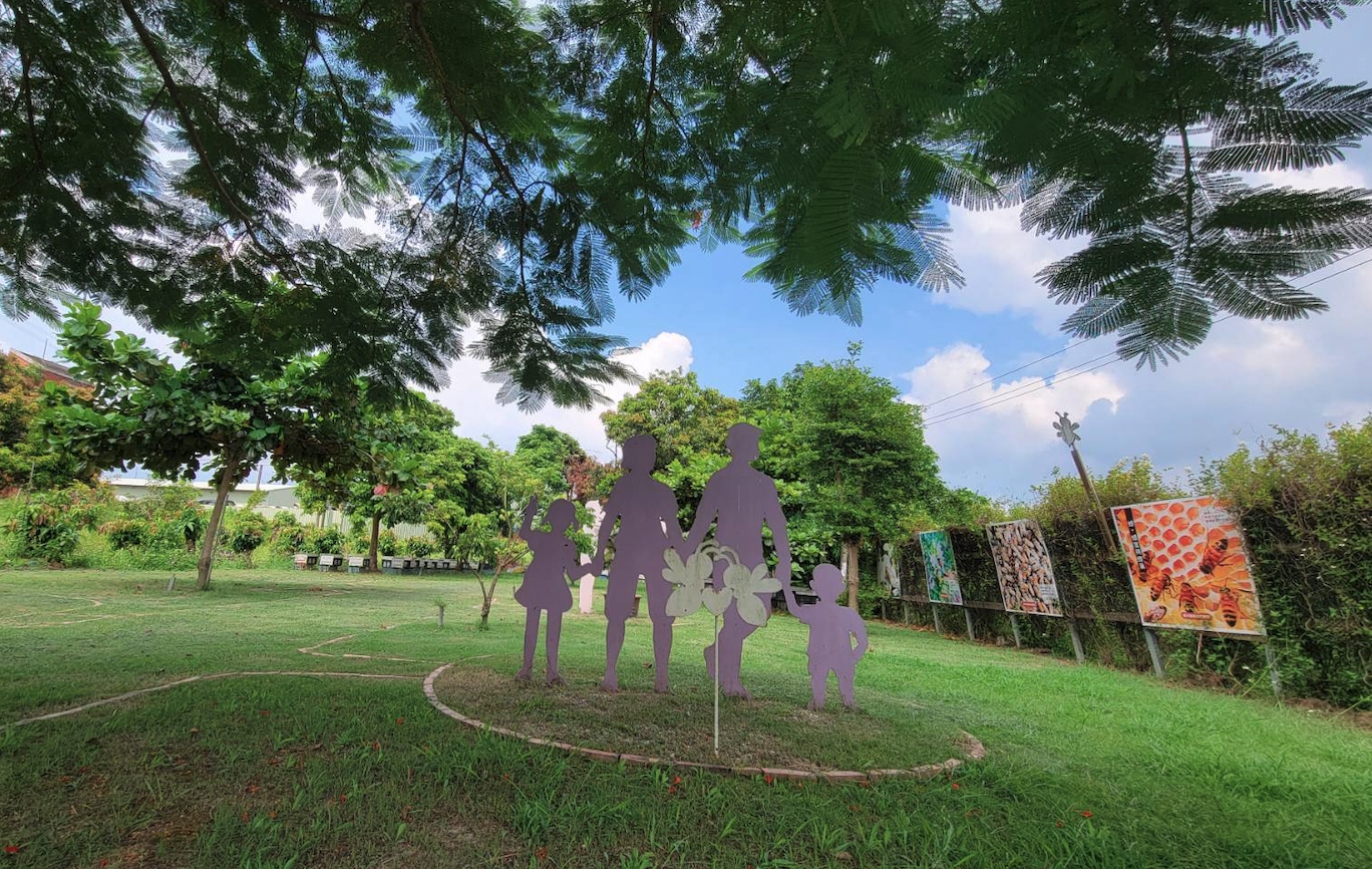 場域佔地寬廣遼闊，種植植物幾乎都是蜜源作物，花草種類繁多