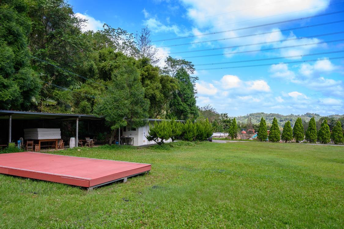 「好景莊」位在山坳深處，展望良好，還有開闊的大片草地。