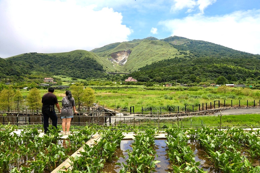 名陽匍園區可遠望整片谷地平原與小油坑