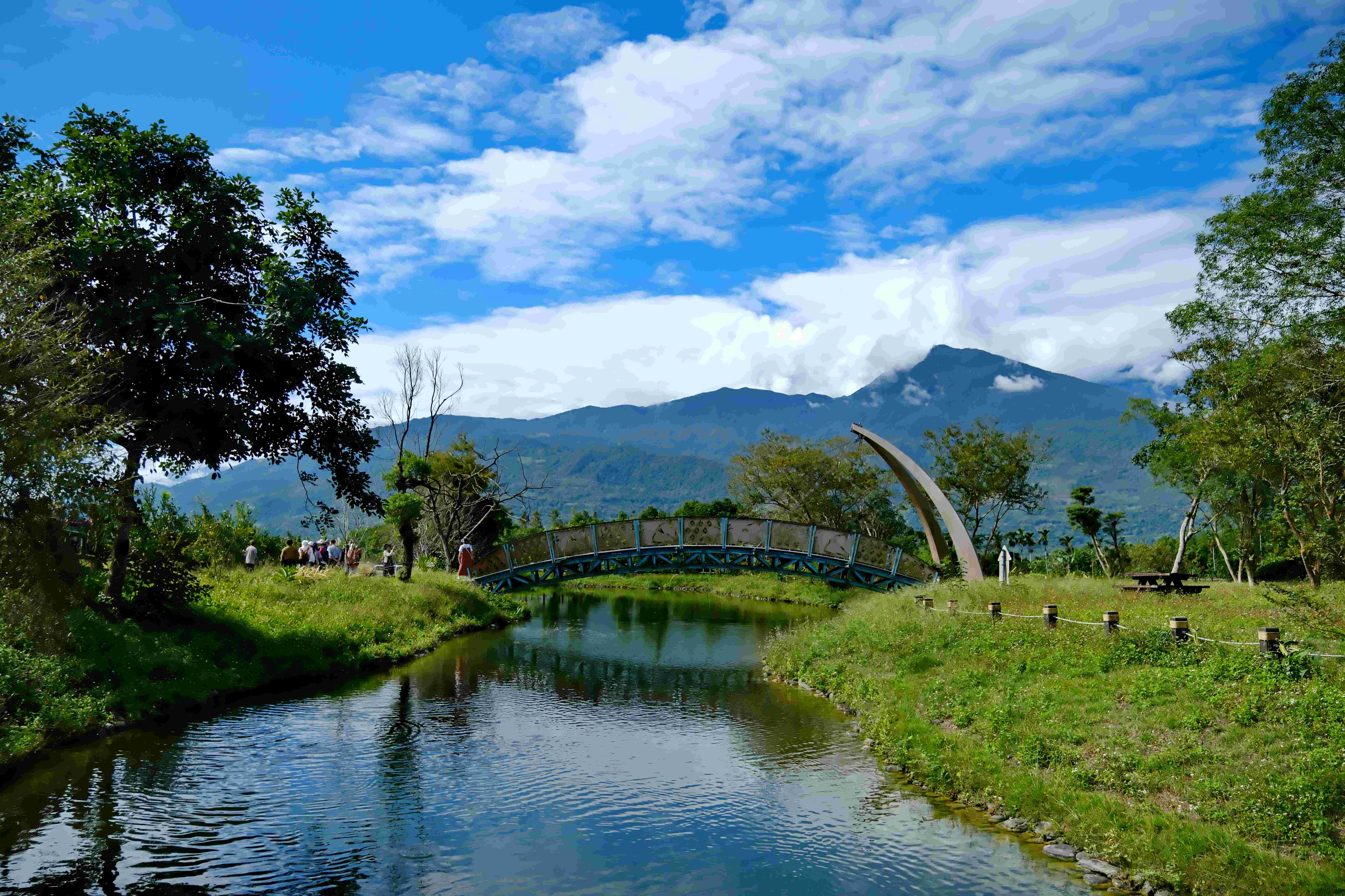「夢幻湖」是位於「富興休閒農場」裏的秘境，宛如一顆藍寶石璀璨美麗。