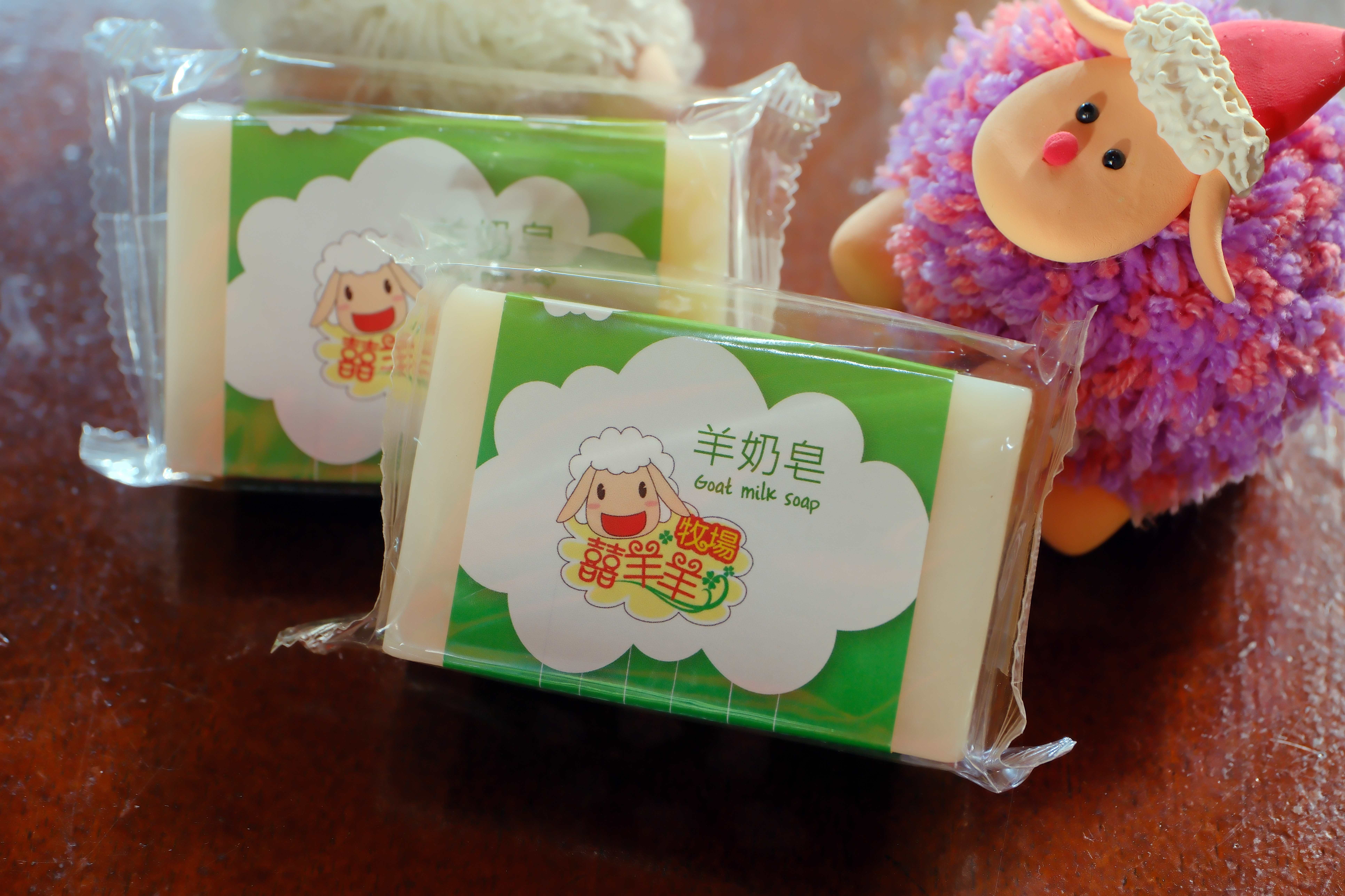 「羊奶香皂」添加羊乳與植物油脂，經冷製工法製成，溫和保濕效果好。