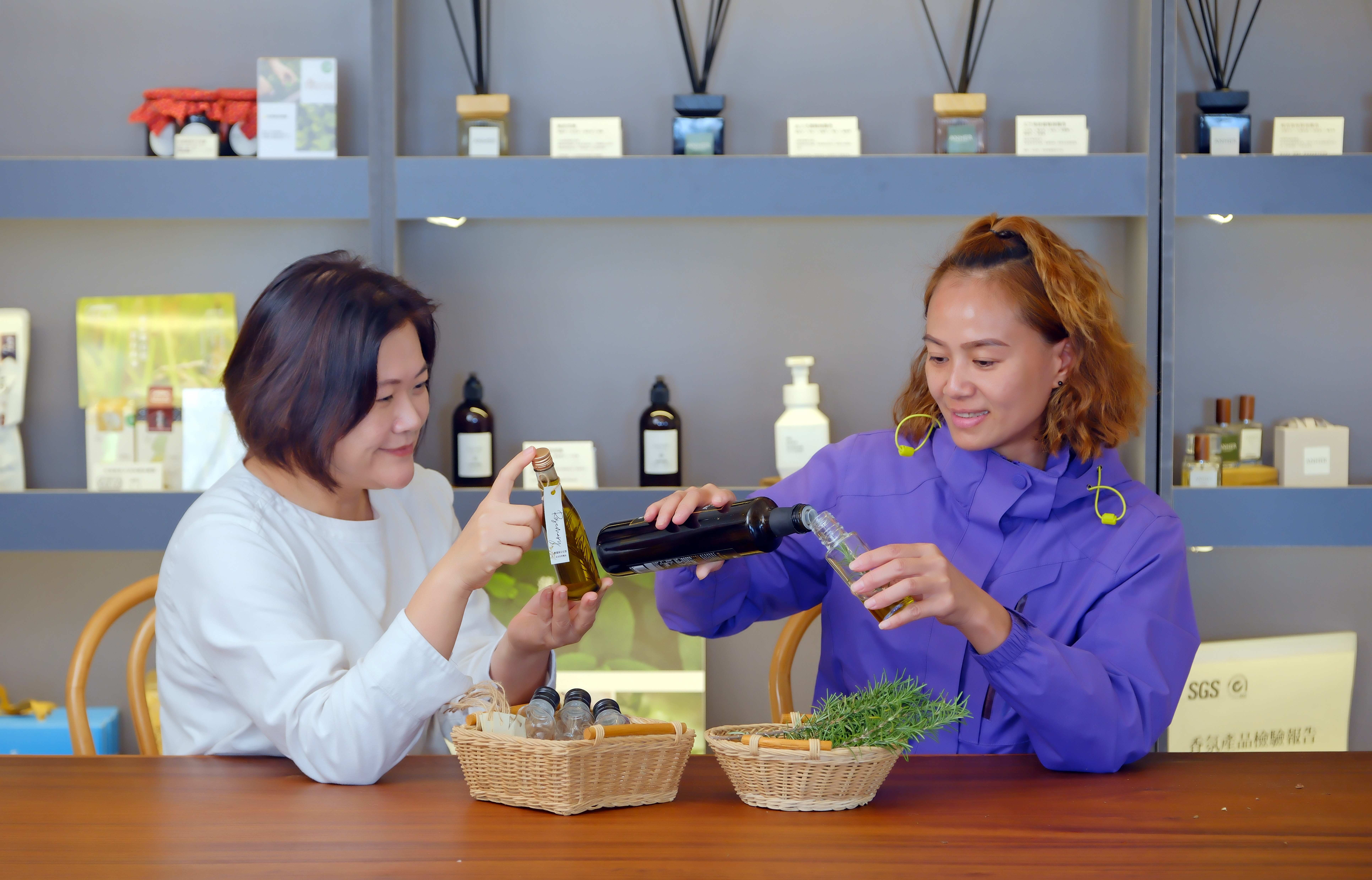 手作「迷迭香橄欖油」，是五感體驗的芳香遊程。