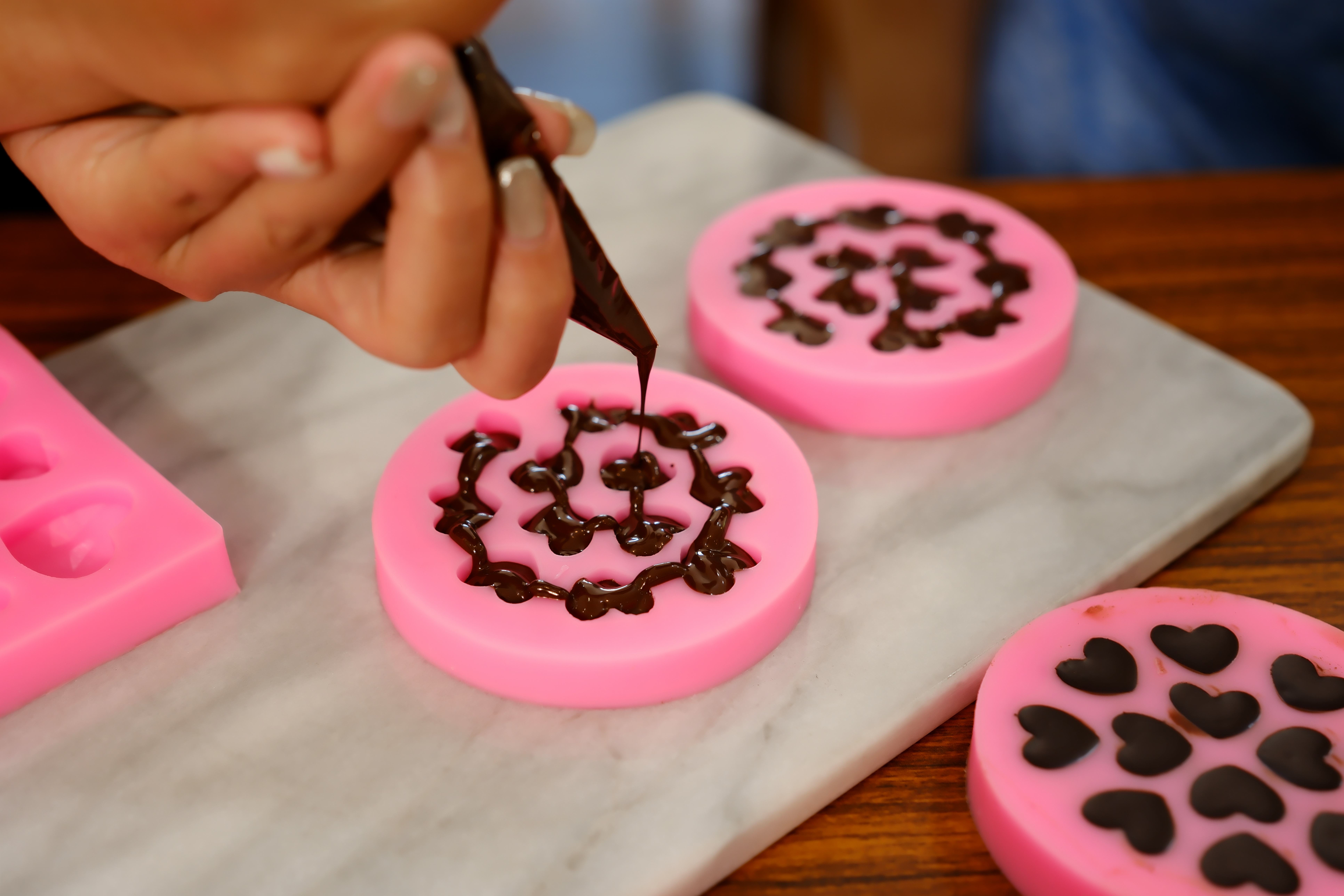 「愛心巧克力豆DIY」，也深受遊客喜愛。