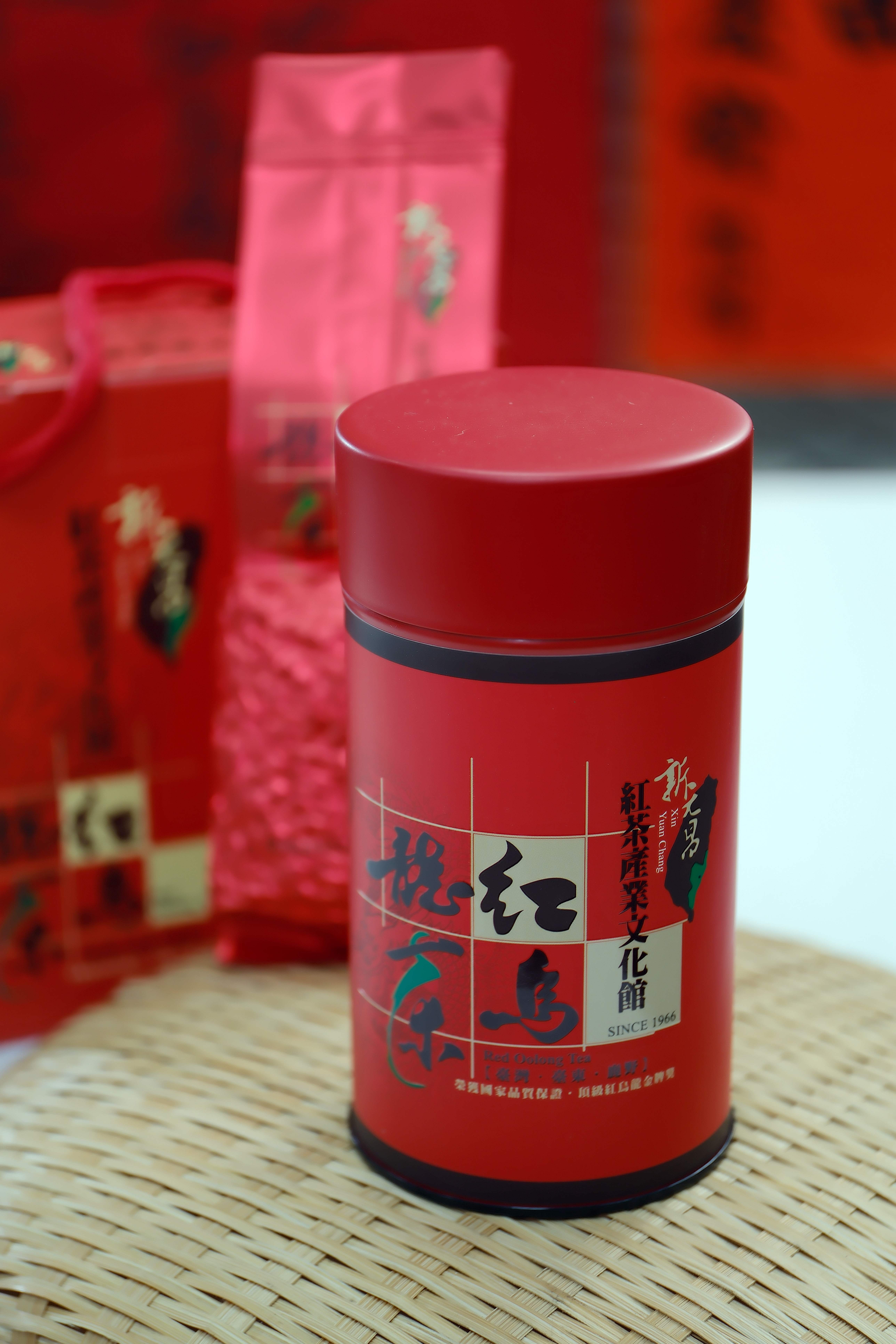 新元昌代表茶：「 紅烏龍 」。與傳統烏龍茶類最大的不同點，是在發酵階段結合烏龍茶與紅茶之加工特點，新創製出來的特色茶。