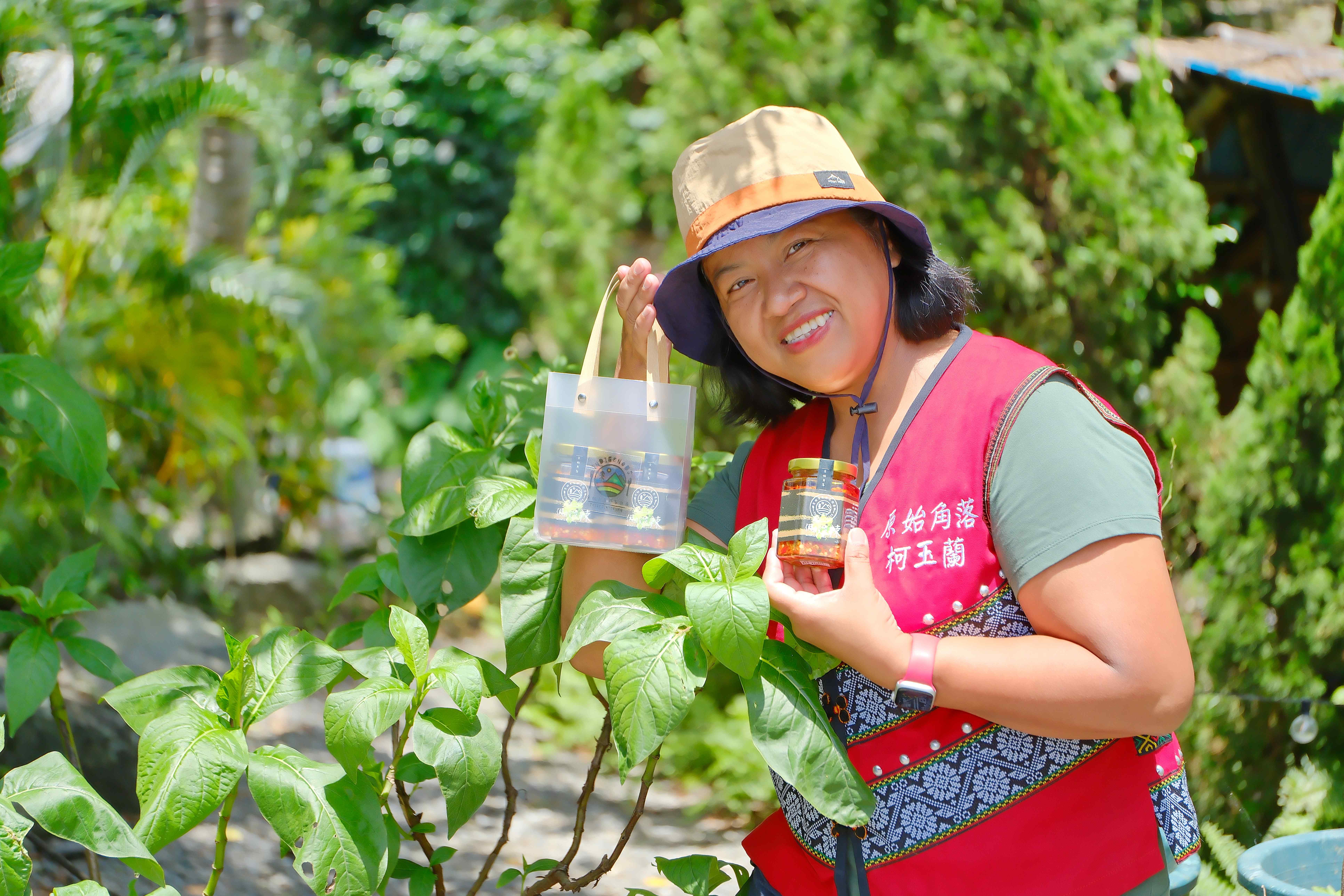 在假酸漿葉前推廣心愛的產品，柯玉蘭希望大家玩得開心、吃得健康。
