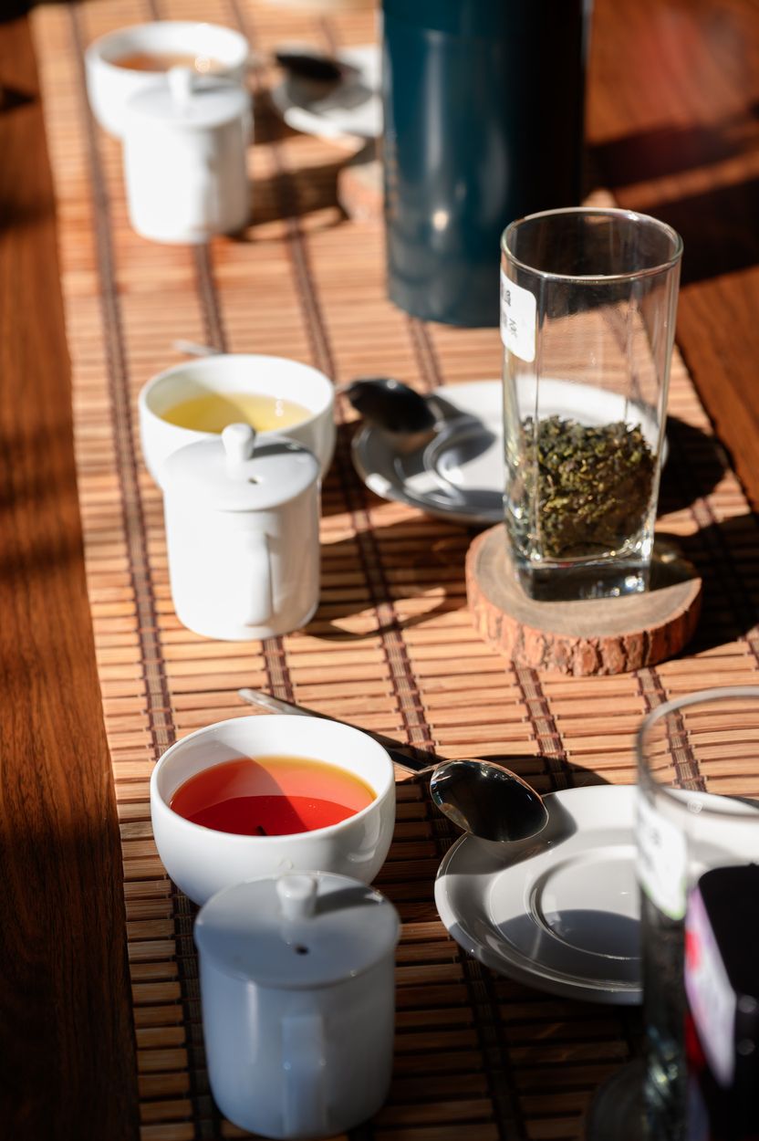 品茶體驗比照正規比賽評鑑時的程序。