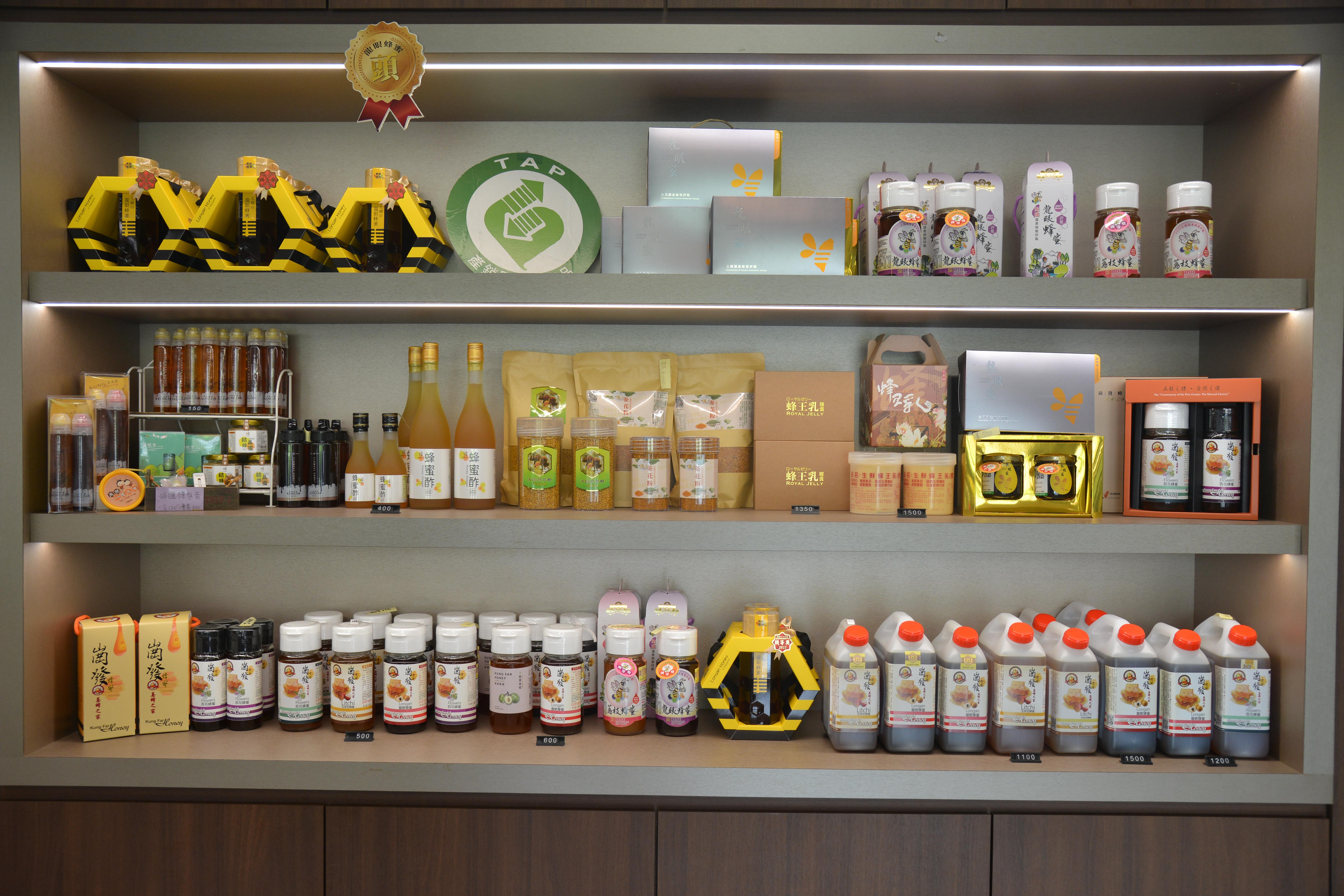 蜂蜜伴手禮室內展售區