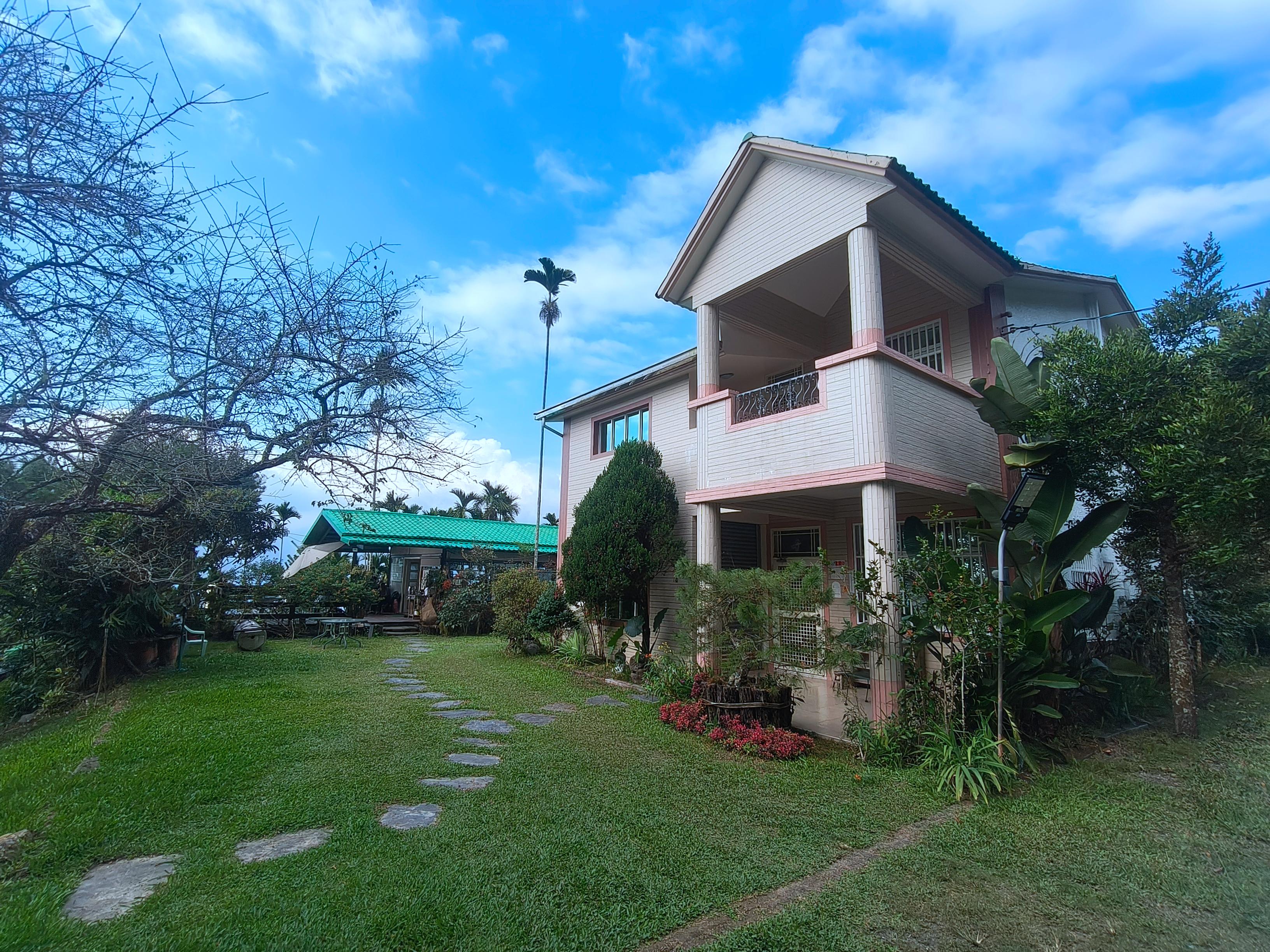 合作場域之一「梅礦民宿」位在海拔約 900 公尺，終年涼爽，空氣清新。