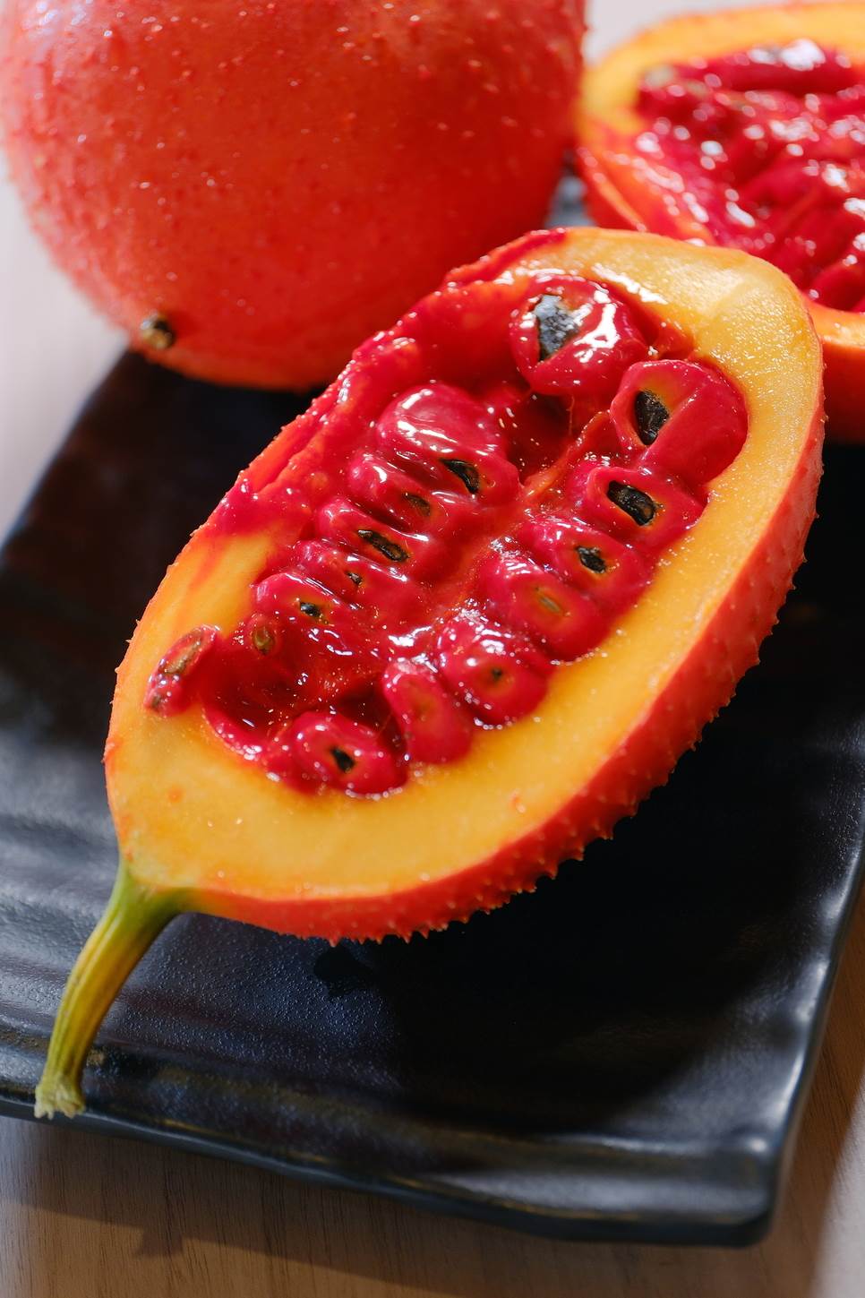 木虌果屬於後熟特質，此為成熟果實假種皮完全轉色後的樣貌。假種皮跟果肉皆可取出，製成飲品或添加於各種食品，含大量的茄紅素及β-胡蘿蔔素。