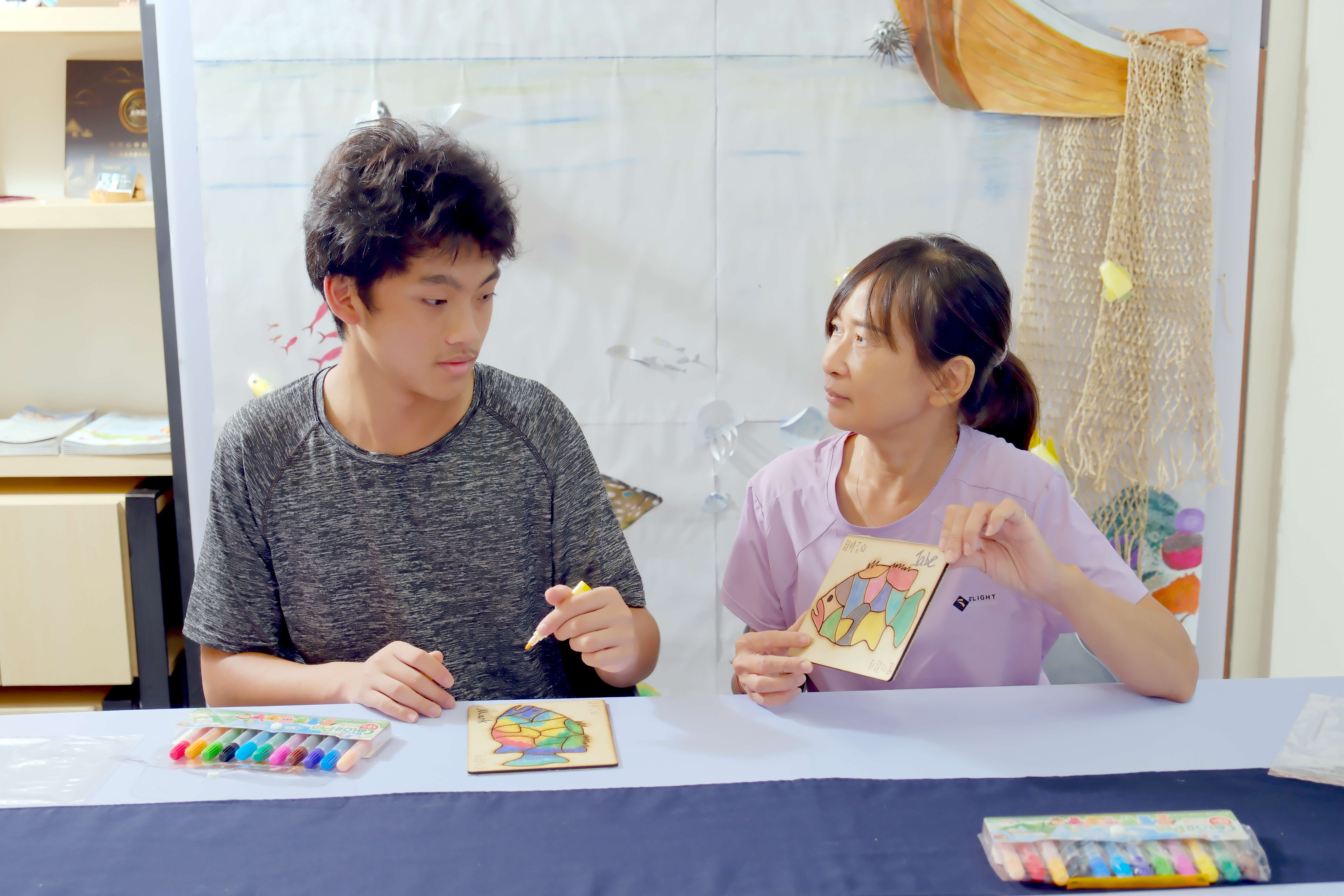 還有龍膽石斑拼圖著色活動，可以自由發揮美感創作。