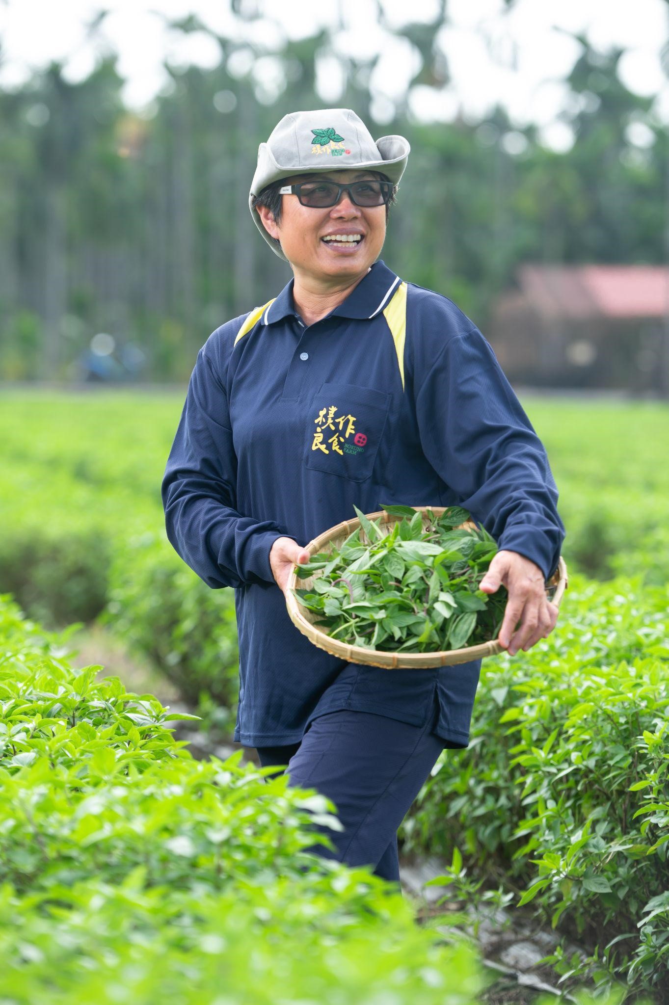 人稱「九層塔女王」或「蘿勒夫人」的屏東萬丹樸作農場 Bokusaku Farm黃淑女