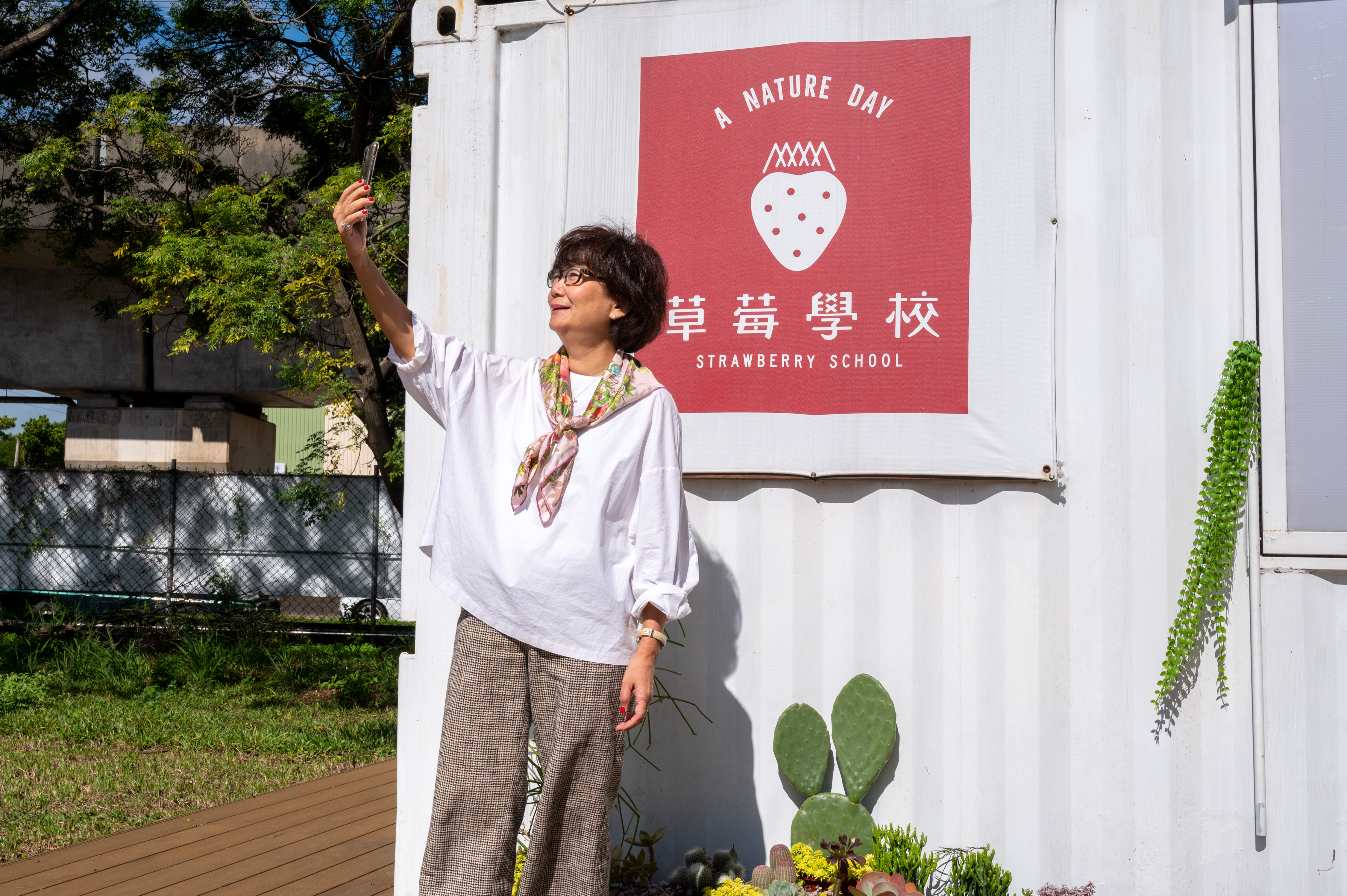 董事長吳玲玲一心推廣食農教育與有機無毒的草莓。