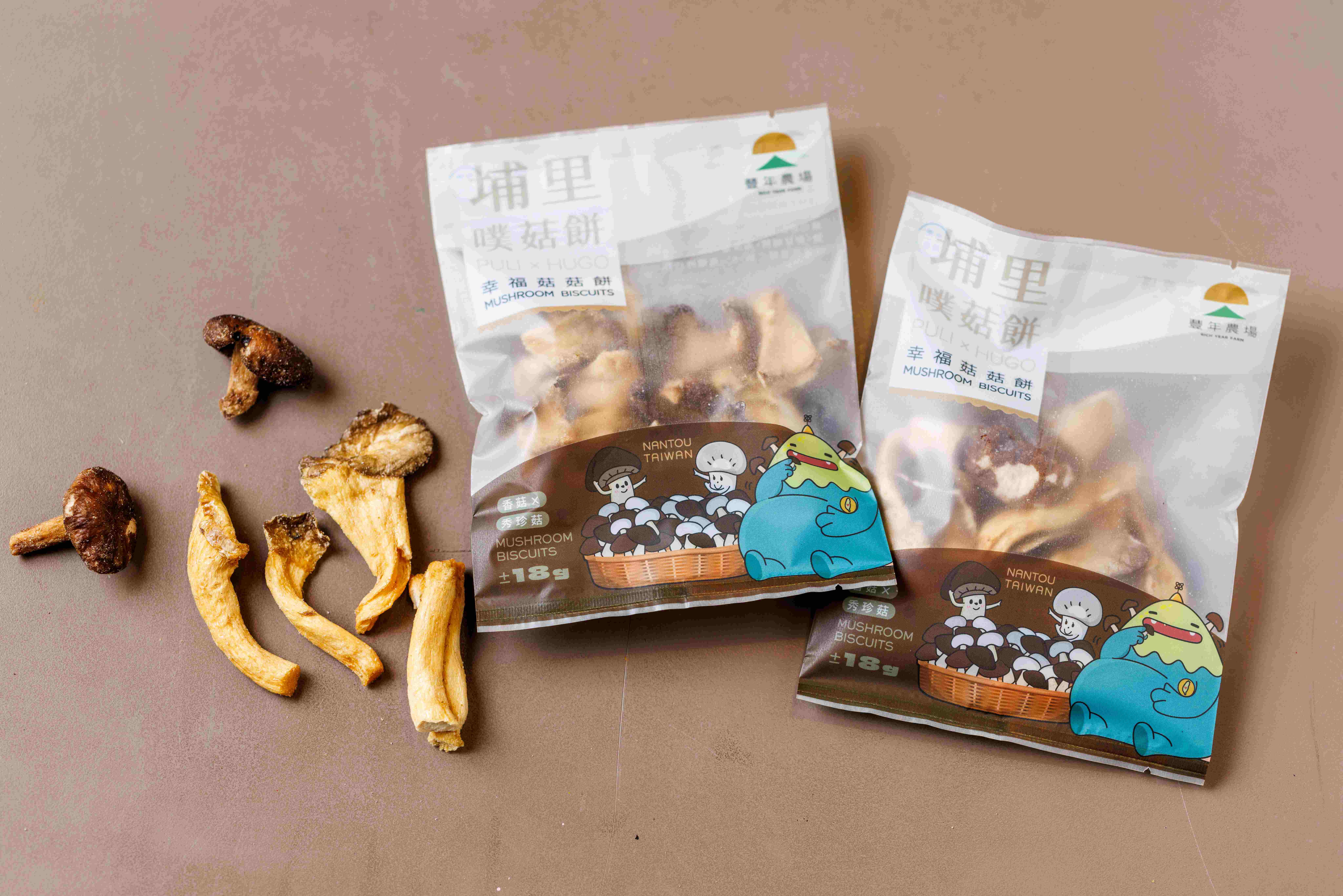 新鮮香菇烘乾製成的噗菇餅，吃起來脆口又涮嘴，是下午點心首選。