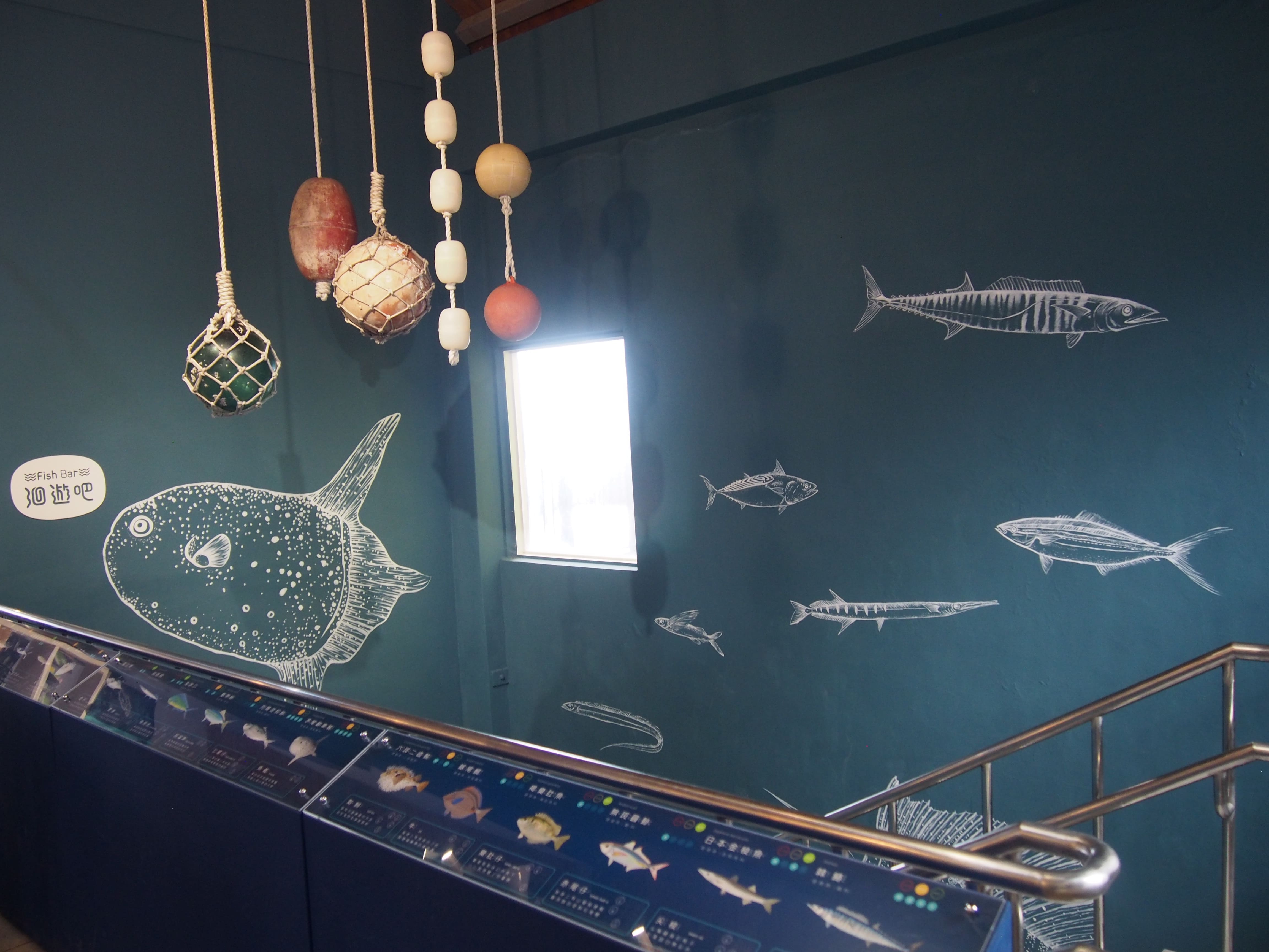 充分利用每個空間展示漁具與魚類解說。
