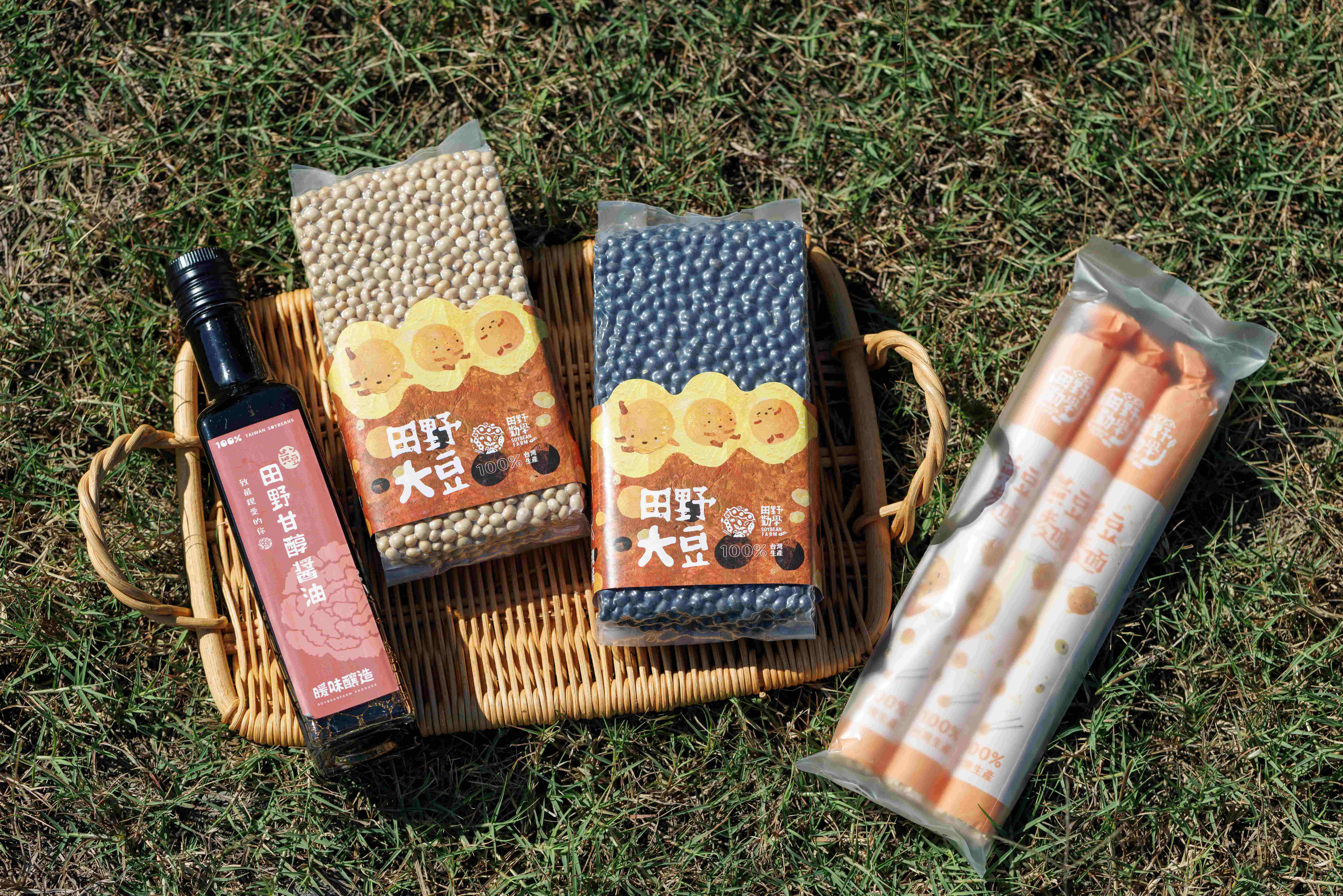 田野勤學也開發相當多以黃豆為主食材的商品，黃豆手工麵相當特別。