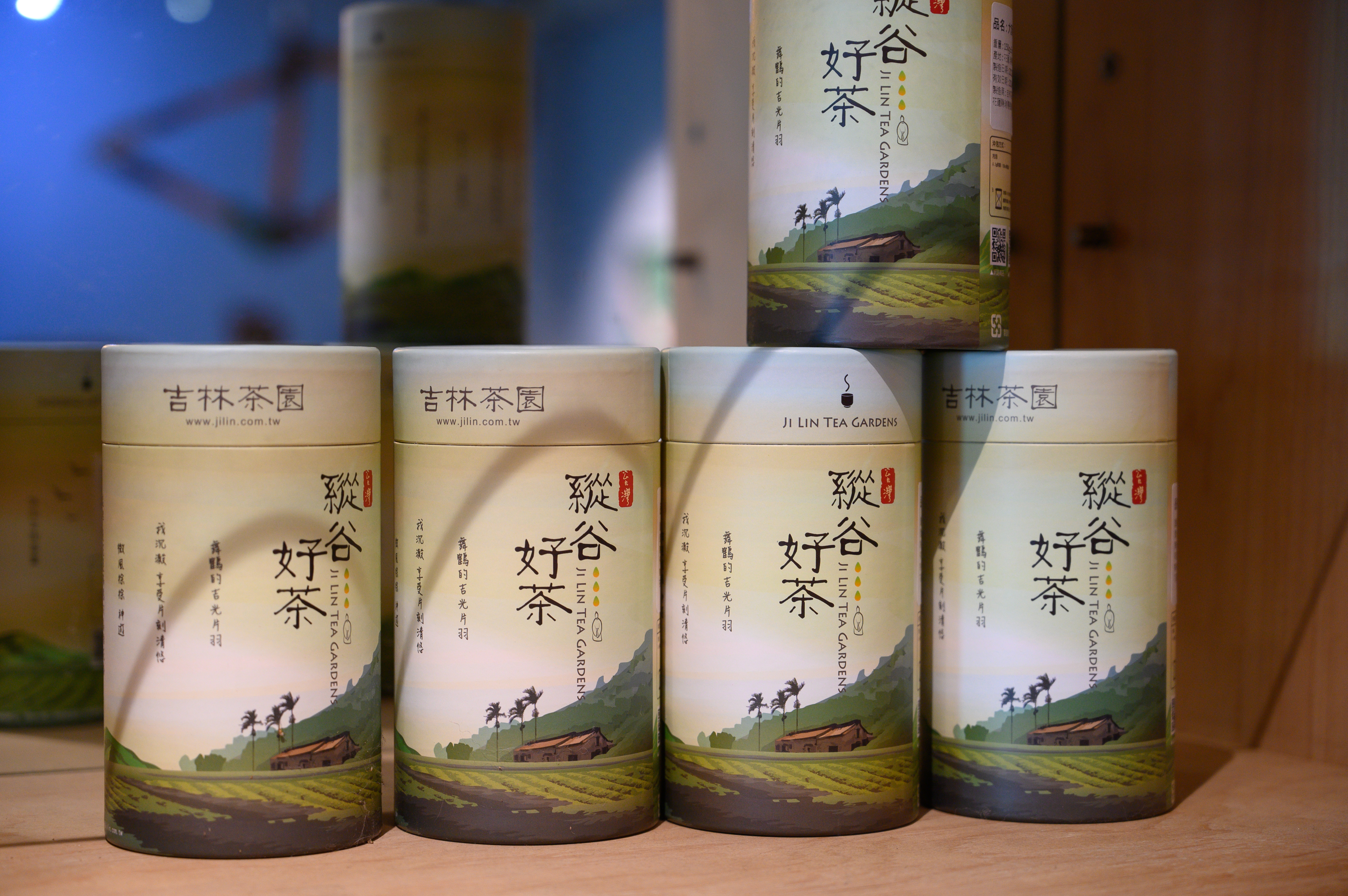 工作室也販售自家生產的各種茶葉。