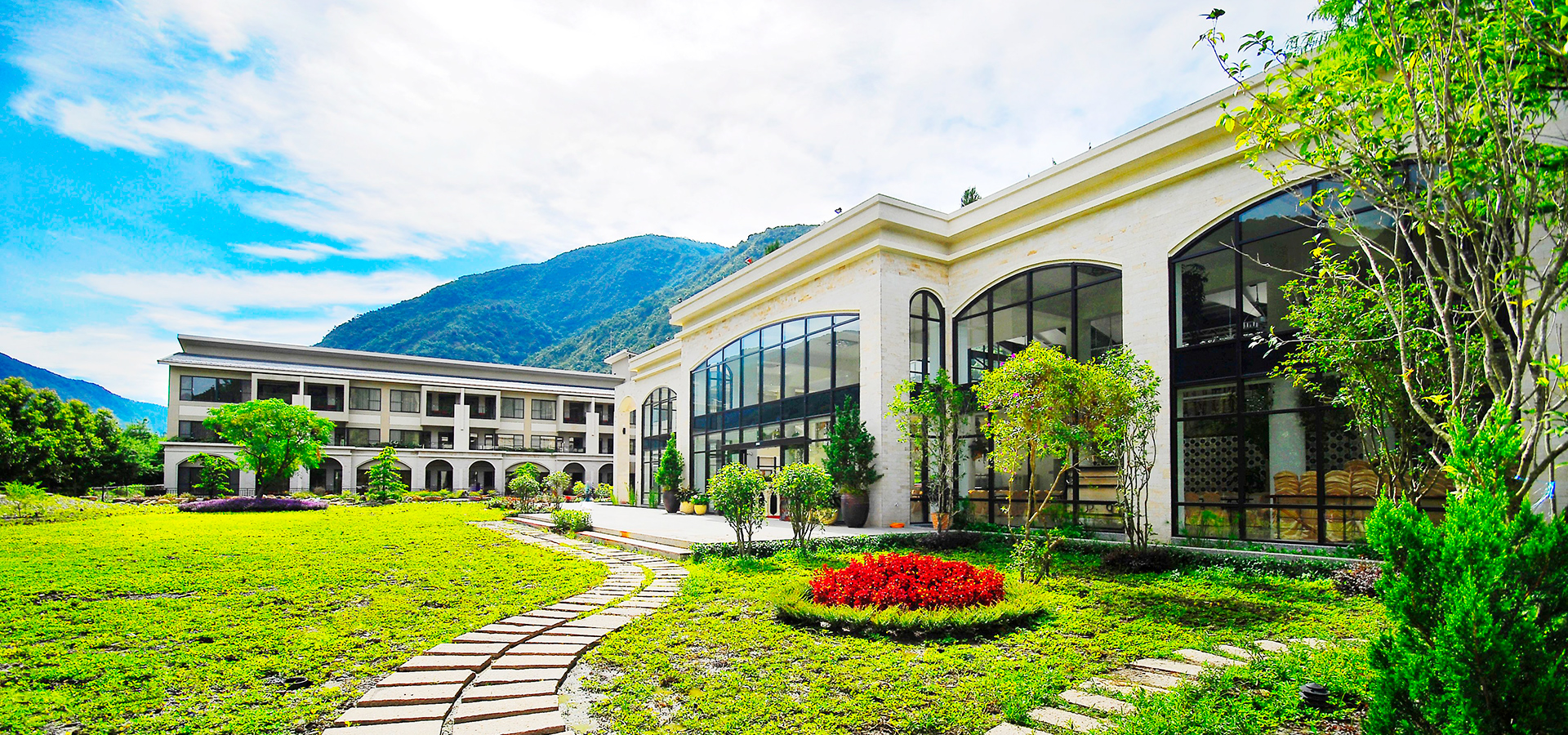 擁有四星級渡假村休閒生態、花卉花泉的「台一生態休閒農場」