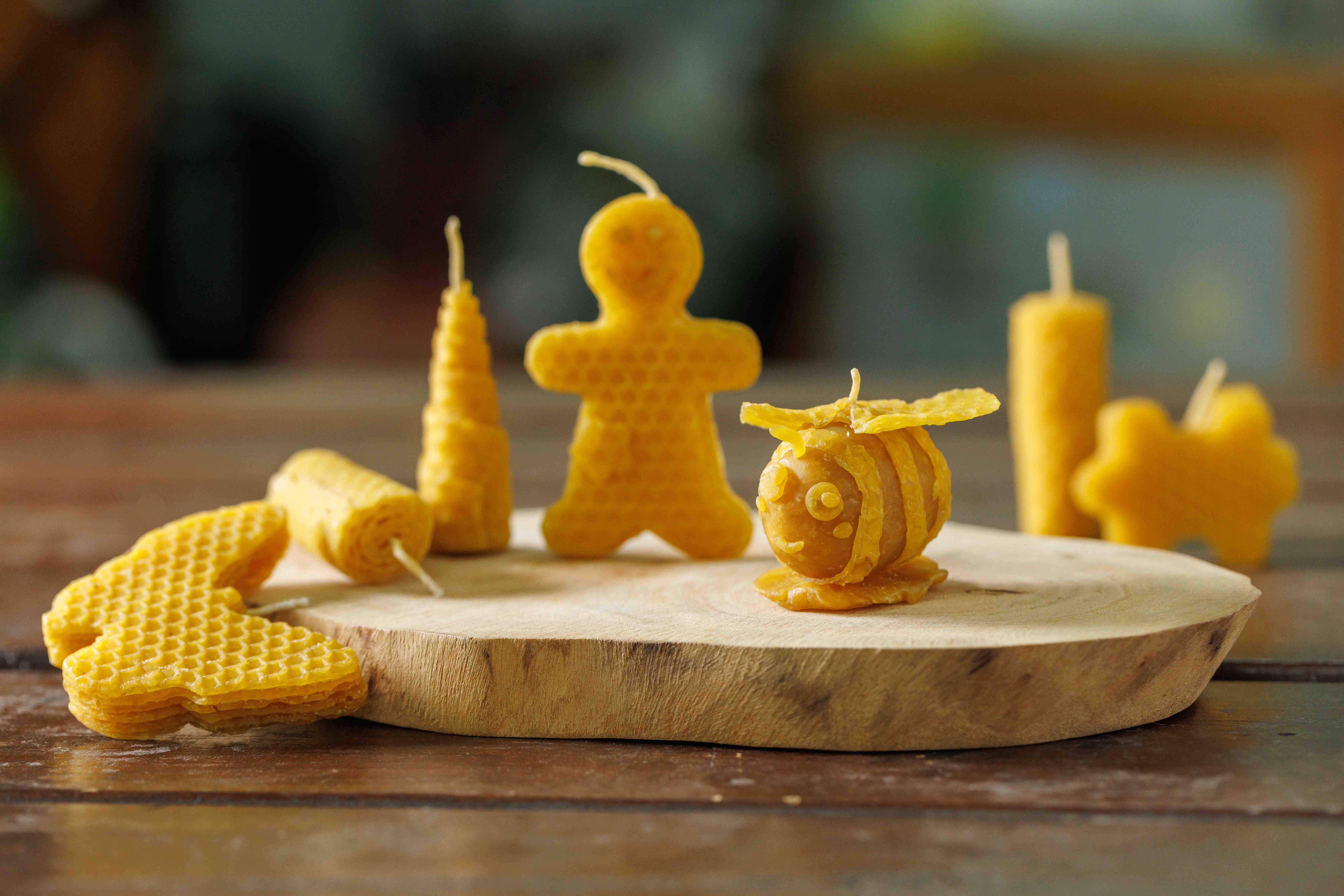 用蜂蠟自製蠟燭的的活動，相當受到小朋友歡迎。