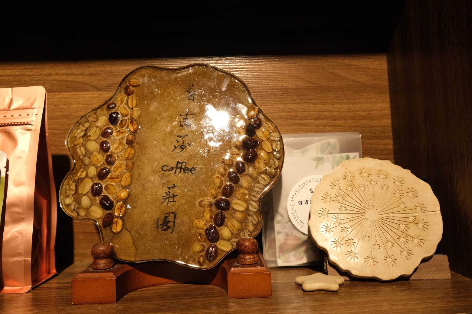 DIY的活動多元，遊客可以體驗製作咖啡豆擴香石。