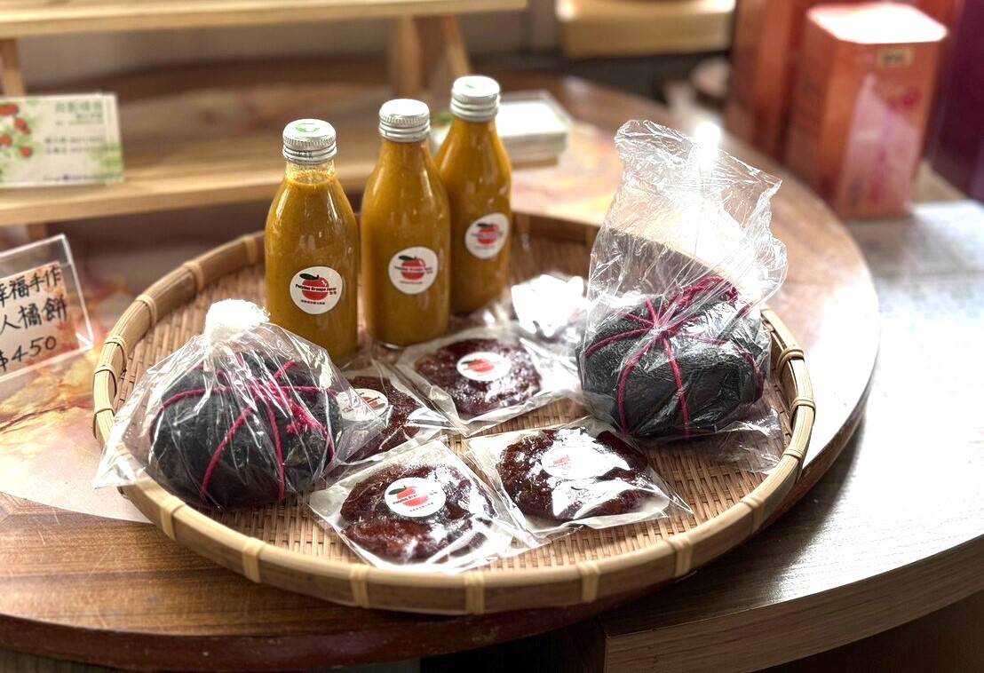 農場內販售桔醬、橘餅、酸柑茶等加工品。