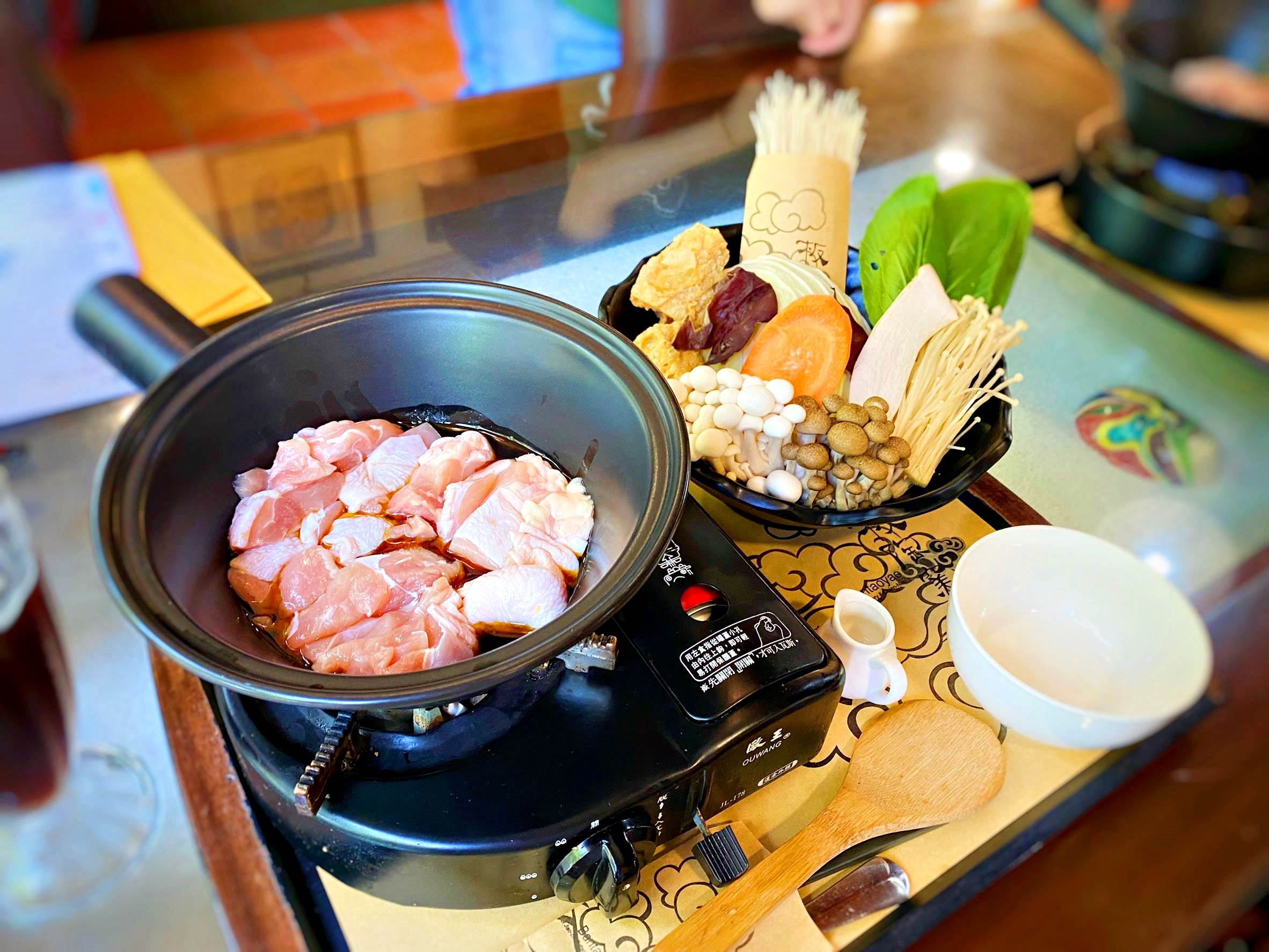 麻油雞腿雙囍鍋採用百分百台灣胡麻油,為熱門餐點