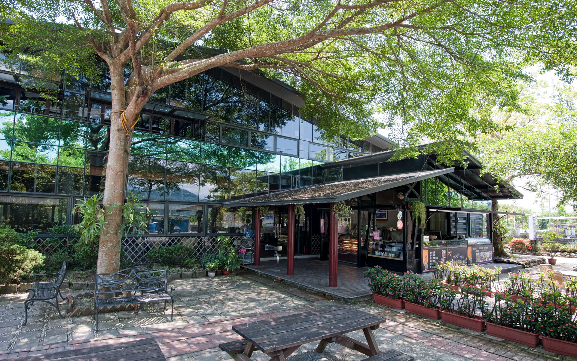 場域結合特色景觀餐廳，吸引遊客慕名前往