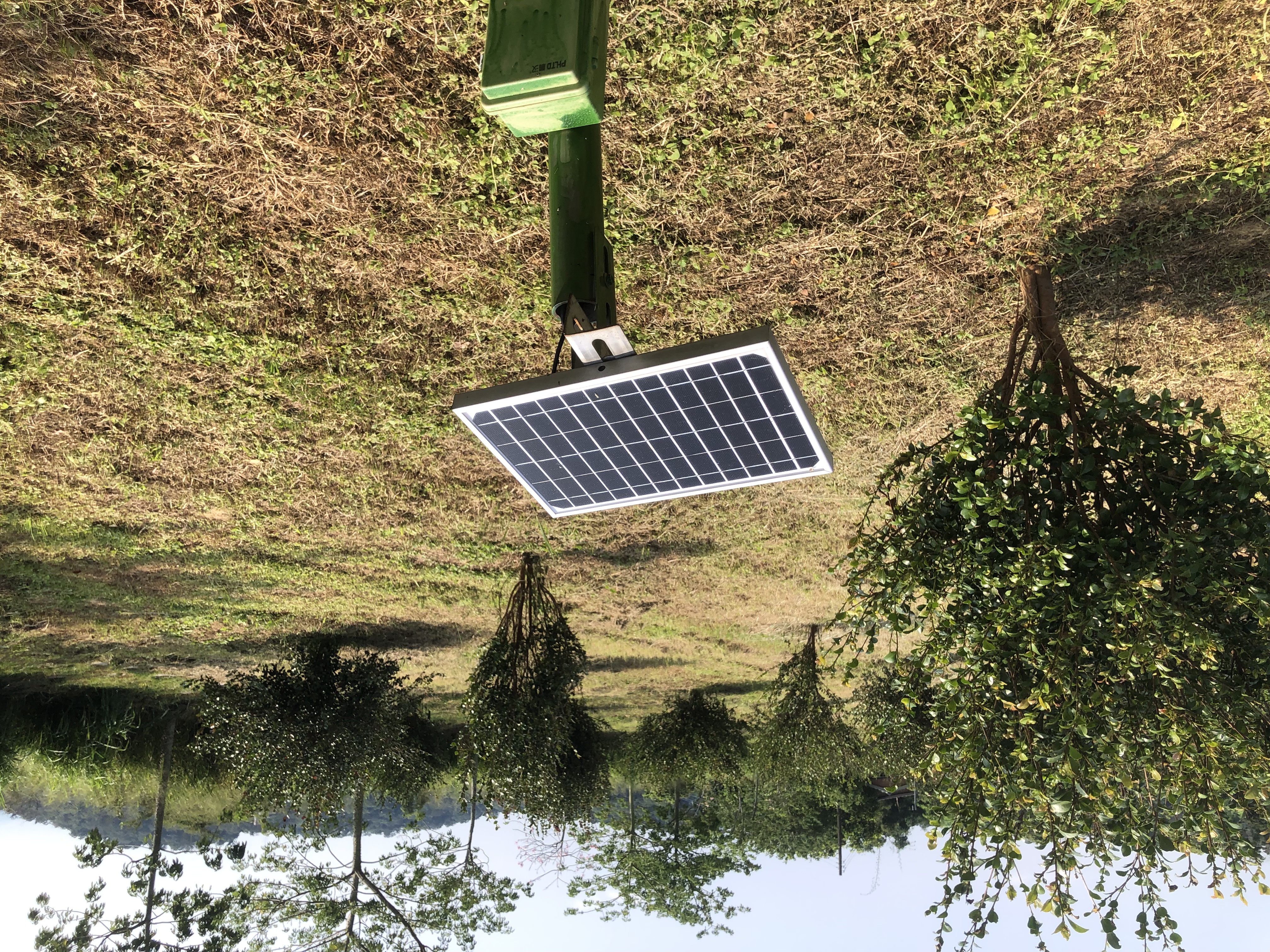 太陽能板感應器，隨時注意給水狀態，水土保持一流。