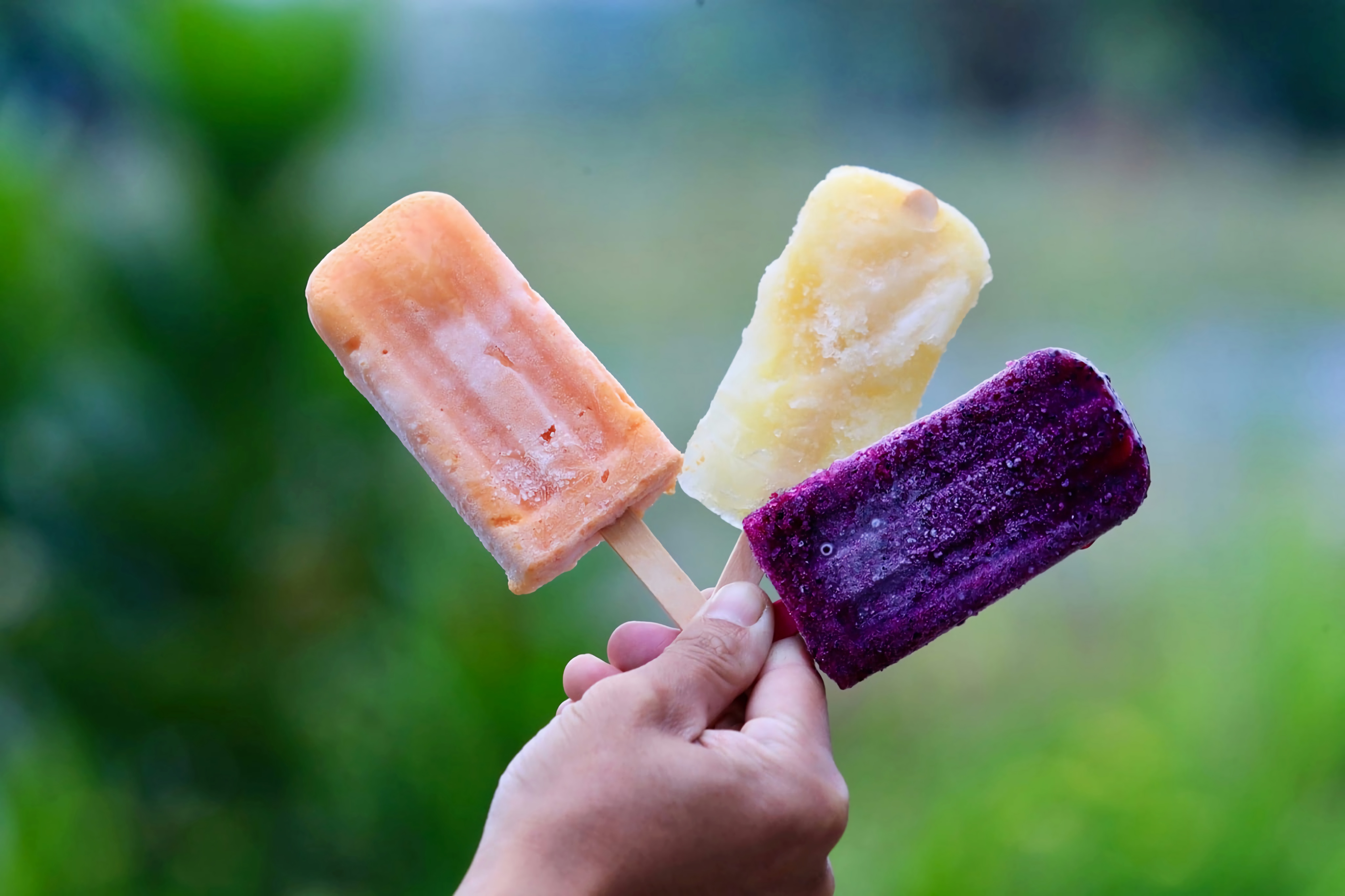 用鮮採水果現榨製成的冰棒，自然香甜不膩口。農場提供