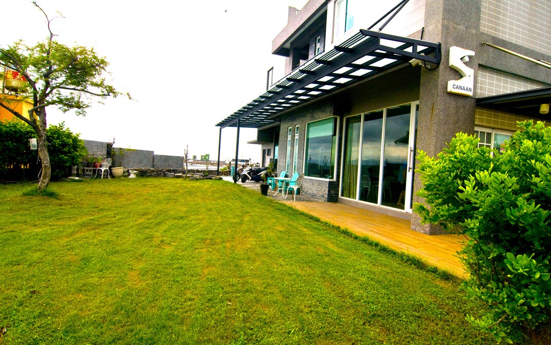 有草坪庭園，讓佳南漁場在漁村獨樹一格
