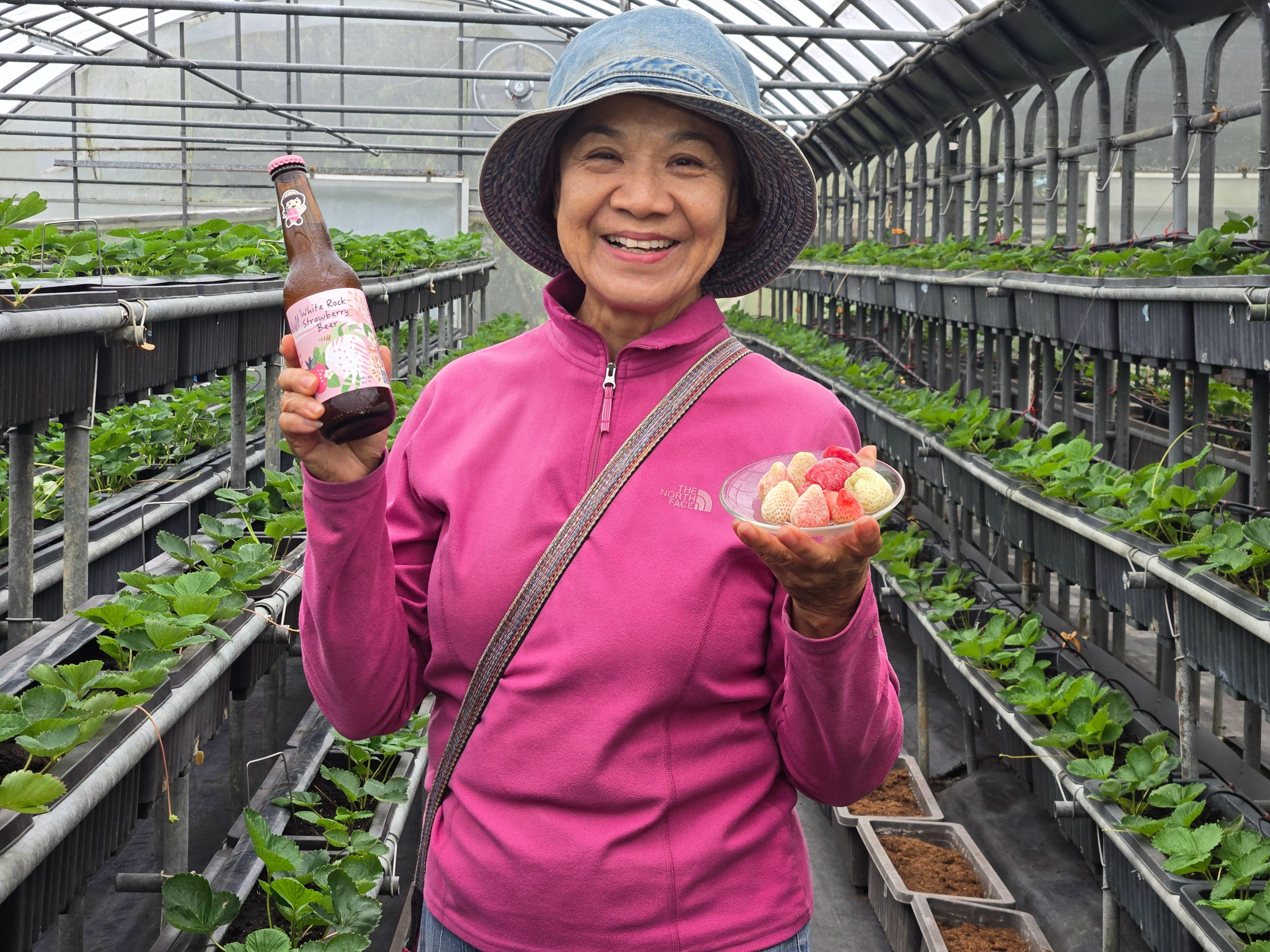農場主人黃明瑩以草莓元素，開發出微微酸甜的草莓啤酒。