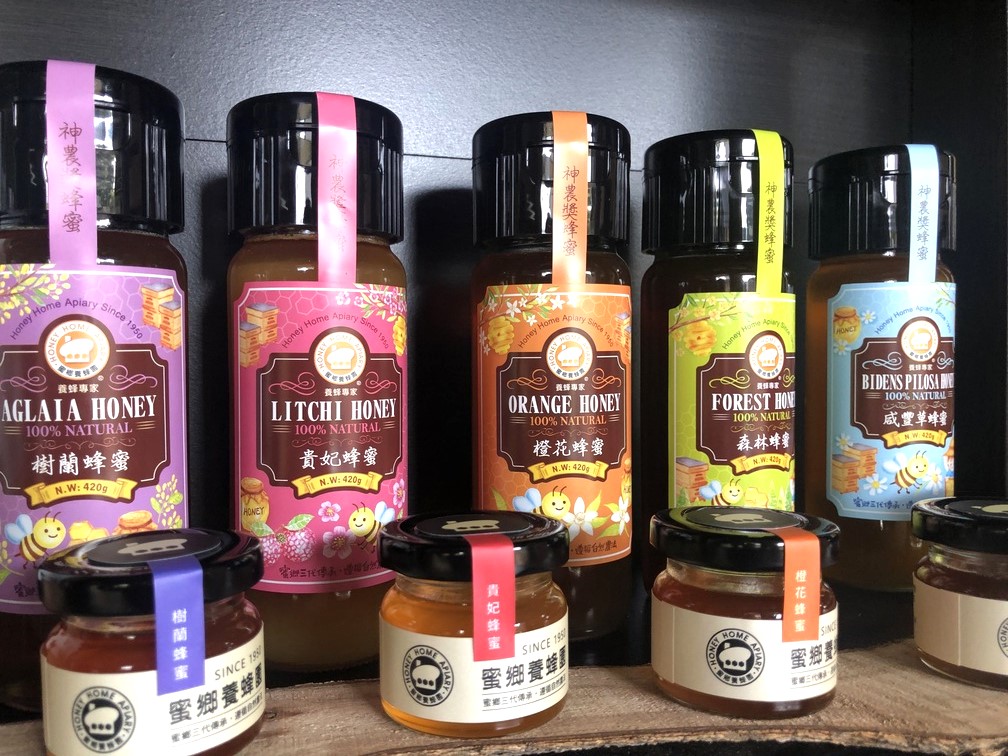 蜂蜜是蜜蜂採集植物花蜜後，經由蜂巢中充分釀造而成。