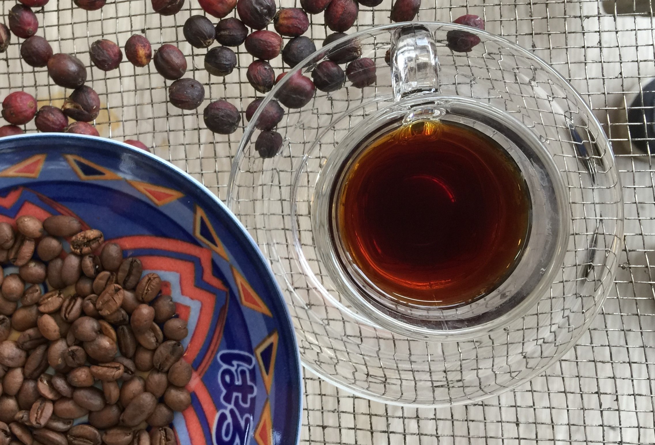 「靜星咖啡園」的咖啡豆咖啡因含量低，帶有焦糖巧克力風味。