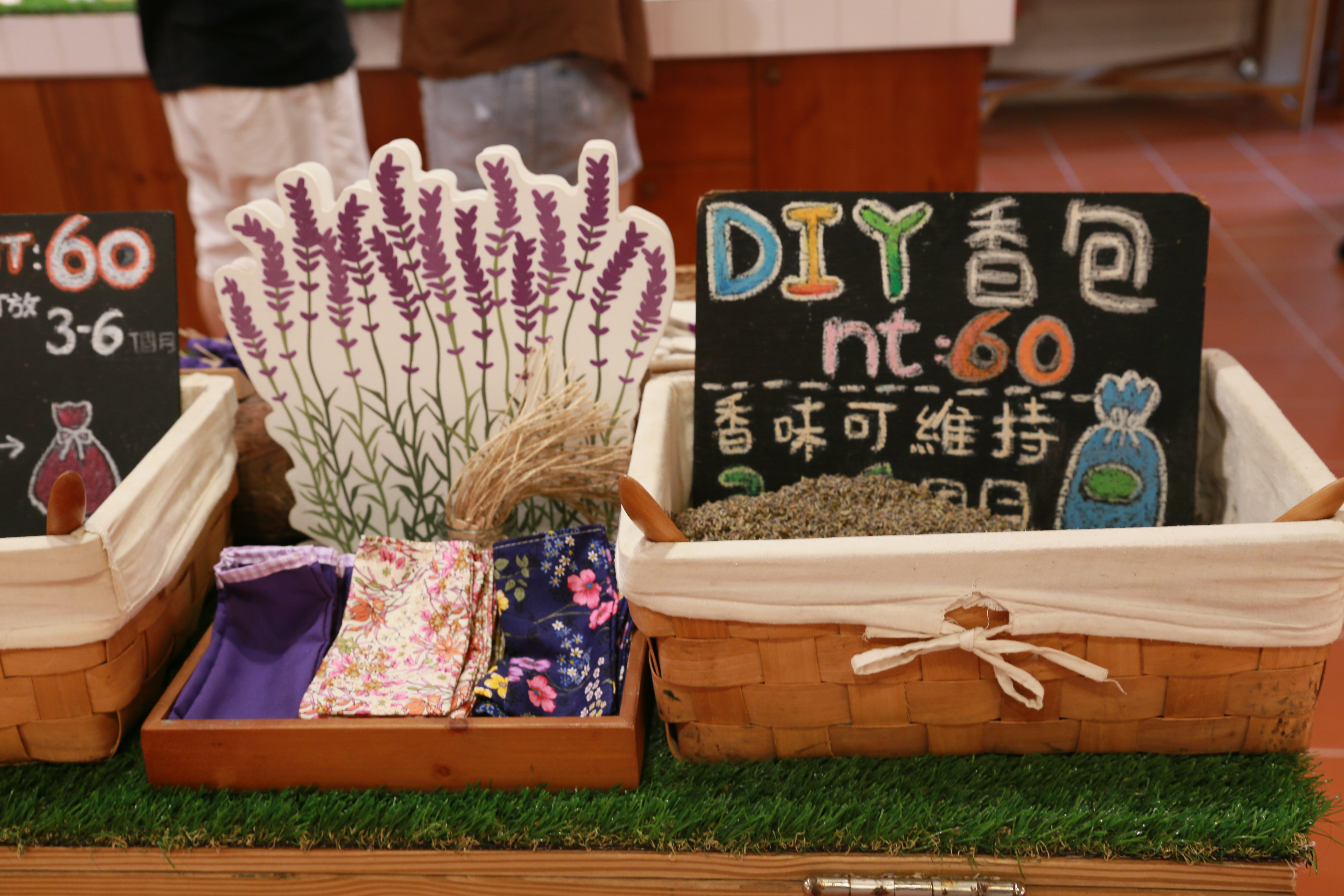 園區商店及市集皆有設置薰衣草香包DIY，不限時間地點，隨時都可以體驗