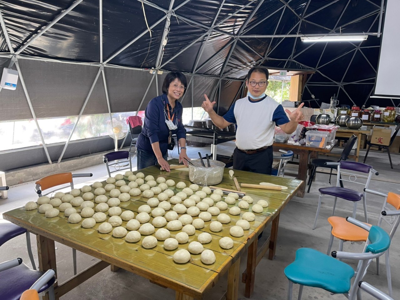 遊客可以體驗製作芋頭饅頭。