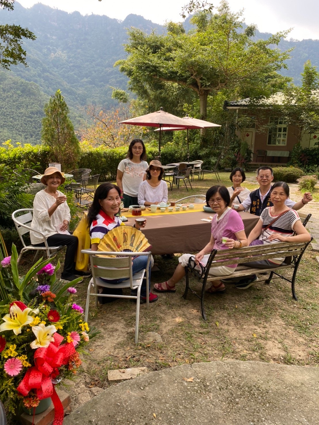 休憩區讓遊客可在此欣賞美麗山景。